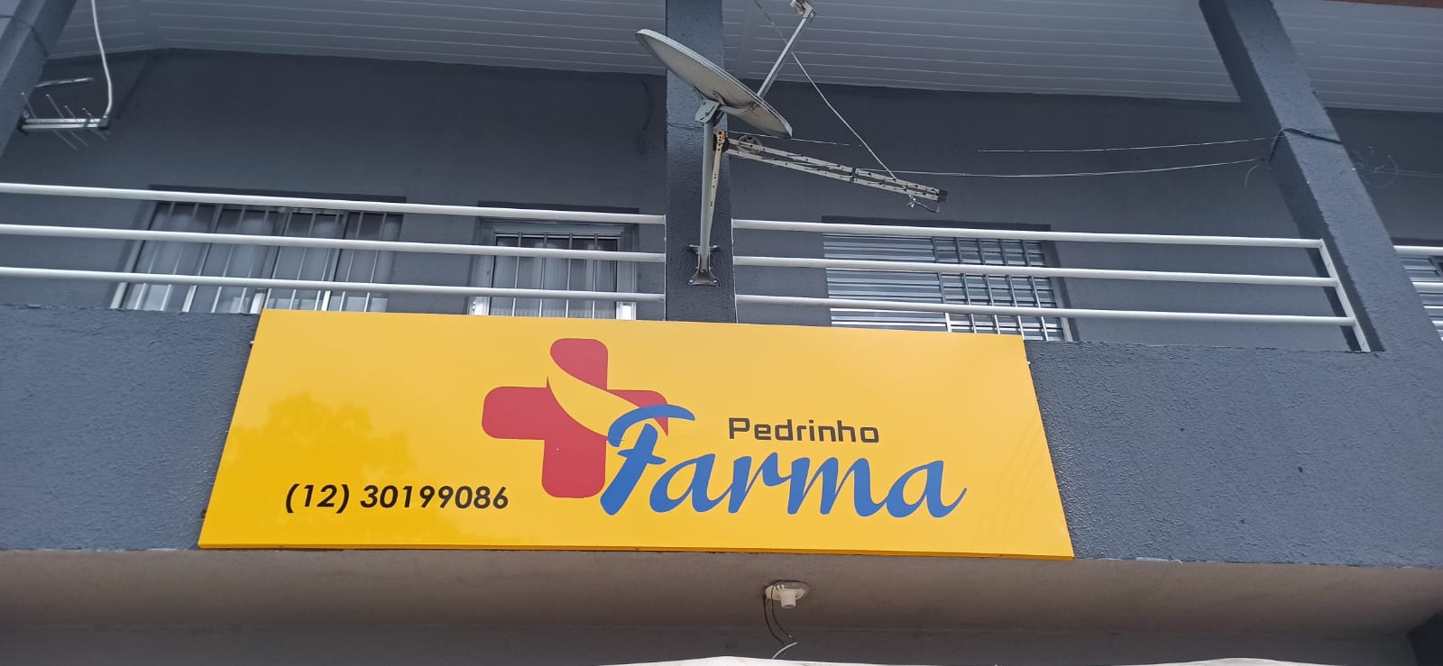 Fachada simples em ACM adesivado
