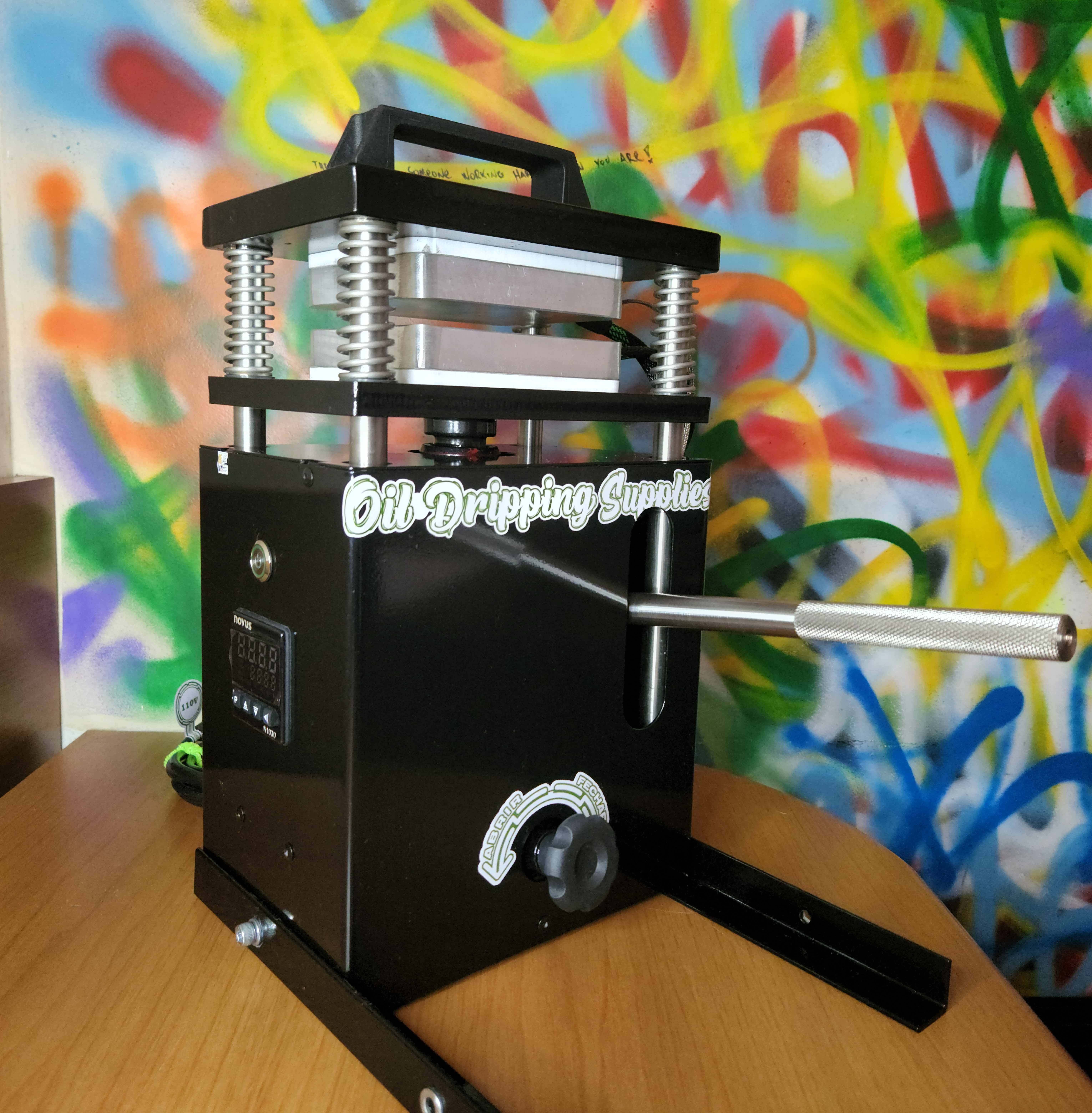 Desenvolvimento de máquina para extração de óleo essencial.