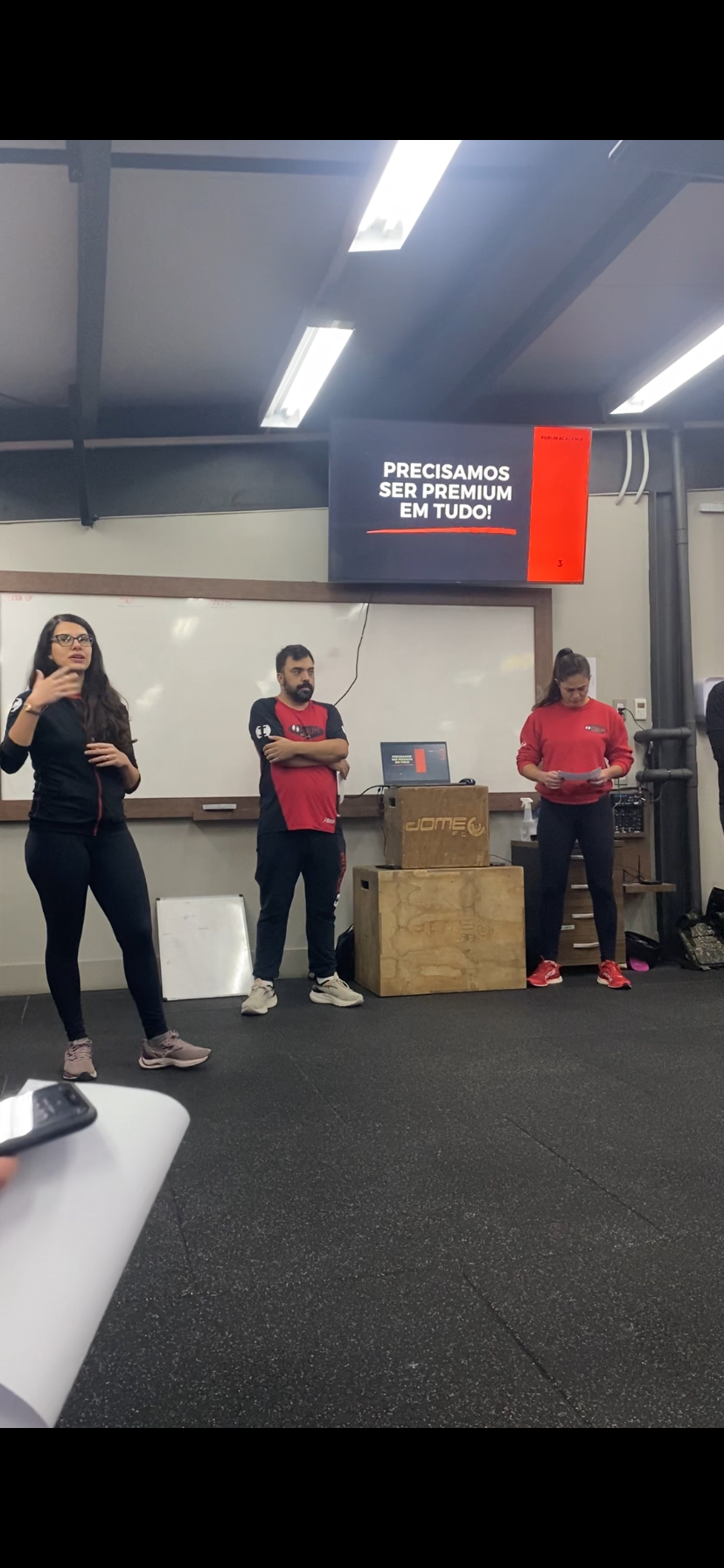 Ofereço treinamento de equipes.